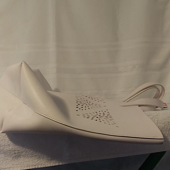 Chic and Sleek White Large Spring Tote Bag - Picture 7 of 10